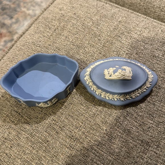 Wedgewood trinket dish - Picture 2 of 3